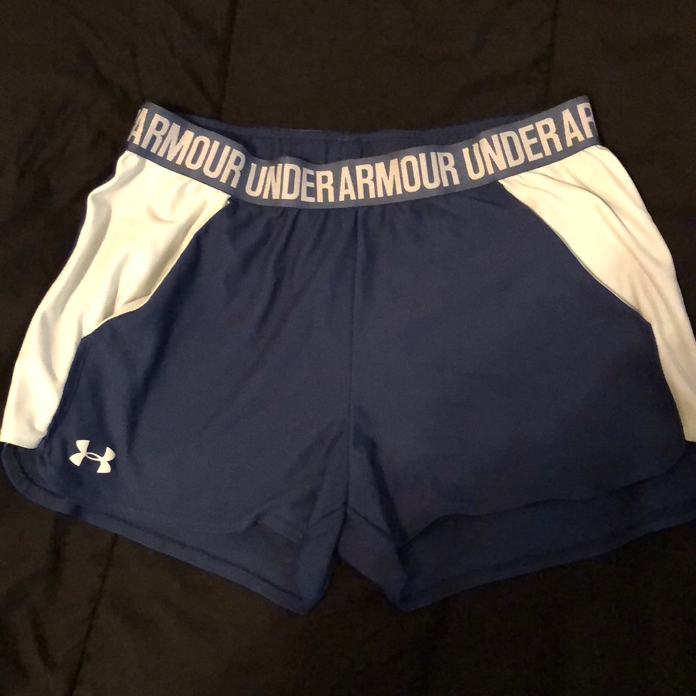 UA shorts w pockets. Women’s medium.